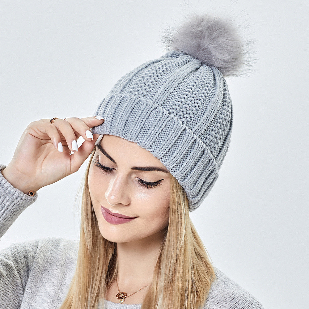 Winter Strickmütze mit Kunstfell Bommel - Warme Beanie für Damen