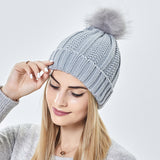 Winter Strickmütze mit Kunstfell Bommel - Warme Beanie für Damen
