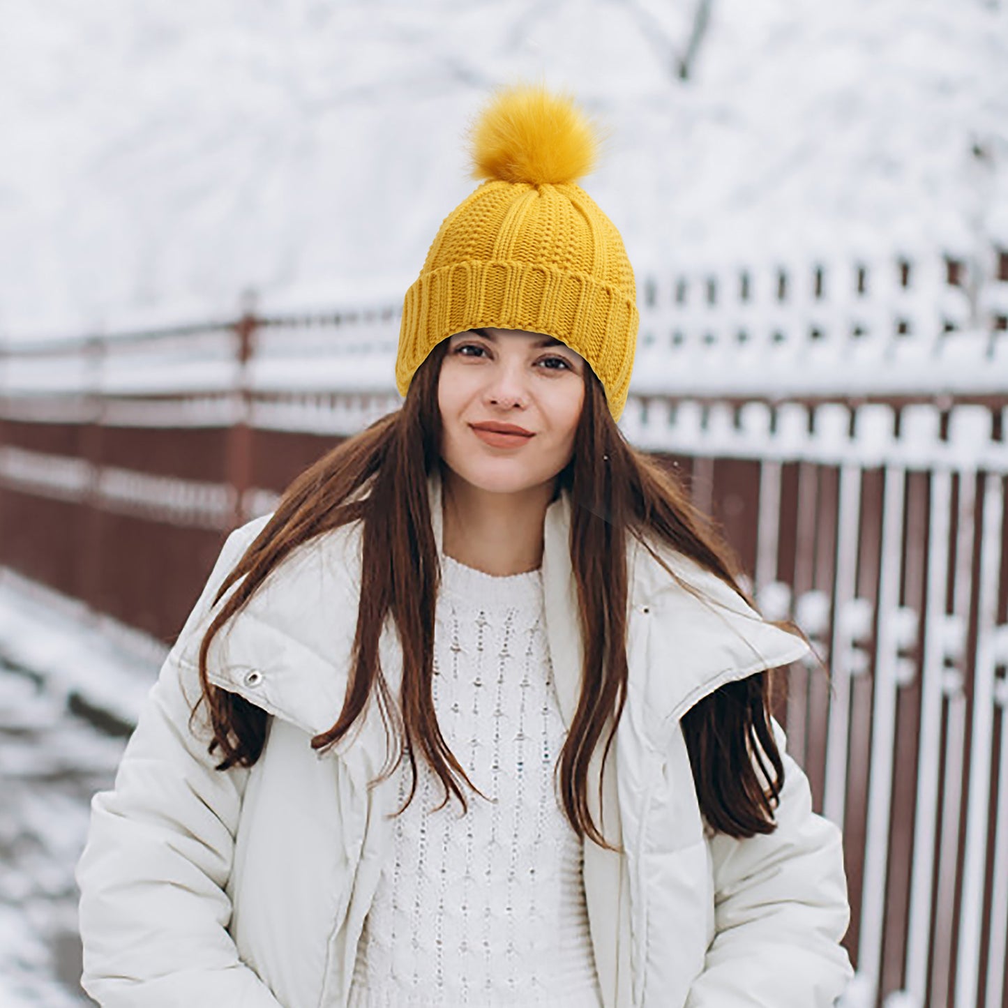 Winter Strickmütze mit Kunstfell Bommel - Warme Beanie für Damen
